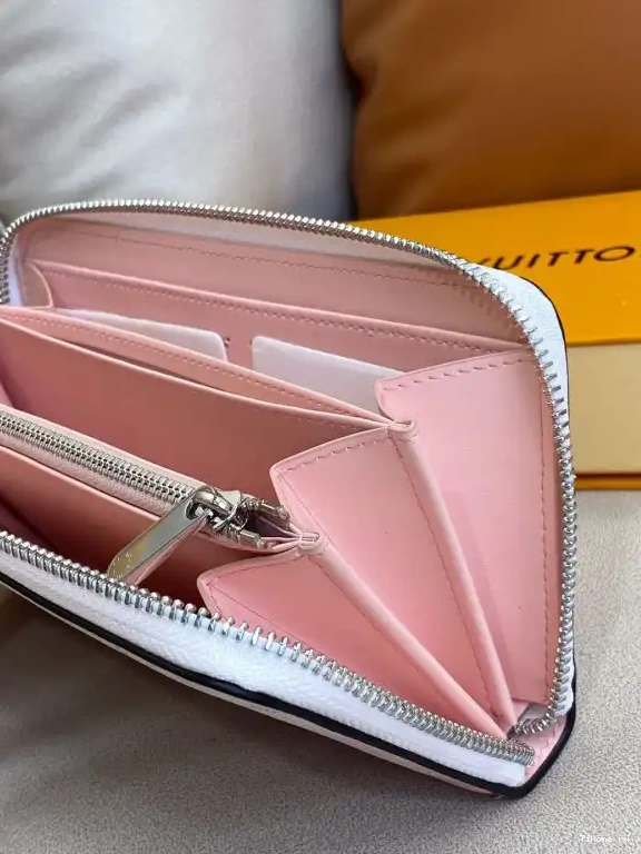 Affordable VUITTON LOUIS ZIPPY WALLET 0525